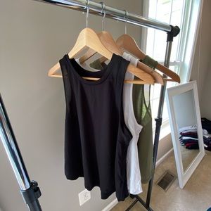 Old Navy Active Tank Tops